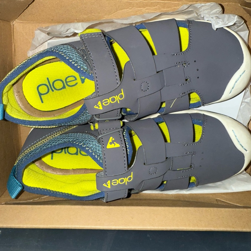 PLAE Kids Sandals in Gray and Yellow size 4 big kids